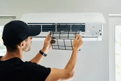 Technik KLIMATEM pri kontrole klimatizácie